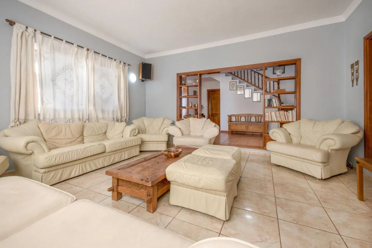 Casa Nira Villa Mácher 0*,