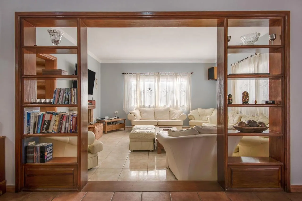 Casa Nira Villa Mácher 0*,