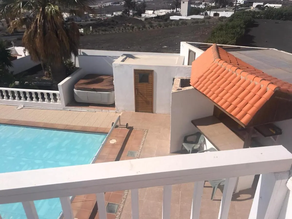 Casa Nira Villa Mácher